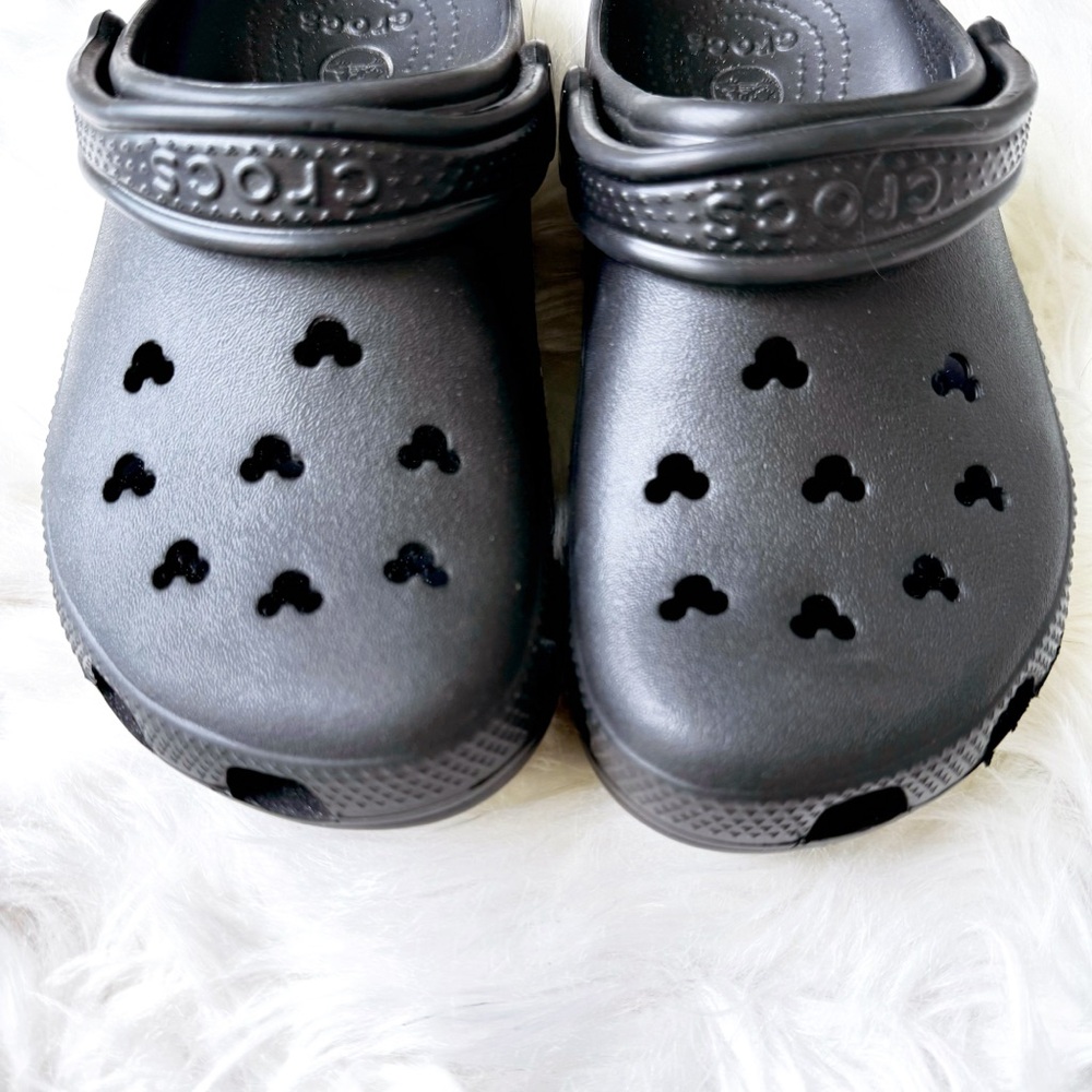 disney parks exclusive mickey head crocs in black womens 6 wdw clogs rare!